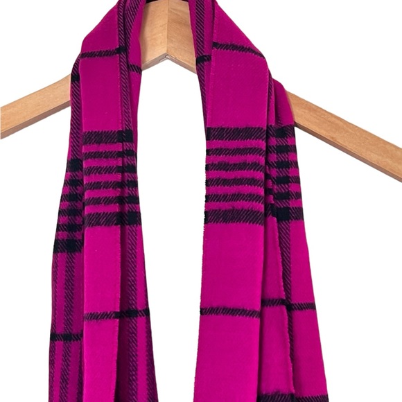 Pink plaid 100% cashmere fringe scarf Made in Scotland - Picture 3 of 7
